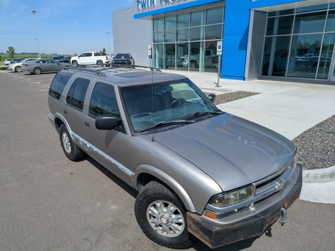 Used 2001 GMC Jimmy SLT w/ SLT Luxury Equipment Group AWD/4WD image 4