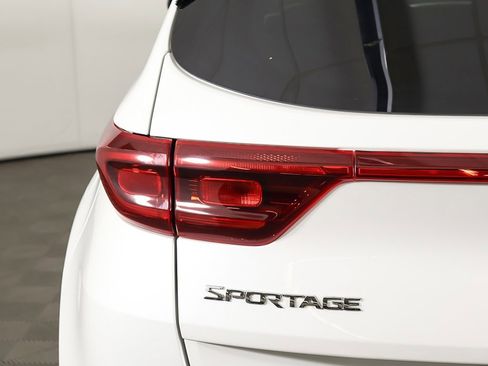 Used 2022 Kia Sportage LX image 12