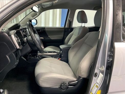 Used 2018 Toyota Tacoma SR5 AWD/4WD image 10