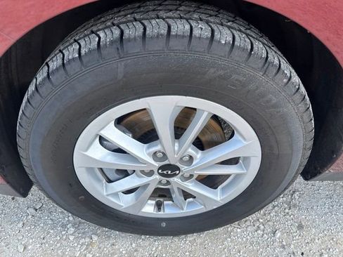 Used 2023 Kia Carnival LX FWD image 22