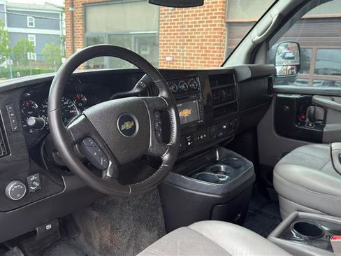 Used 2015 Chevrolet Express 2500 Extended RWD image 34