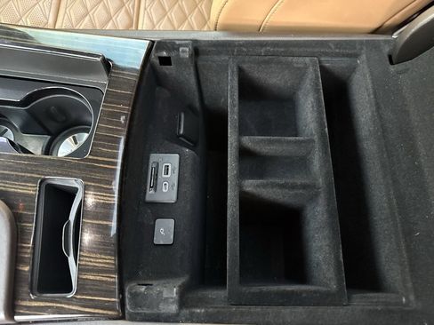 Used 2022 Cadillac Escalade Premium Luxury image 23