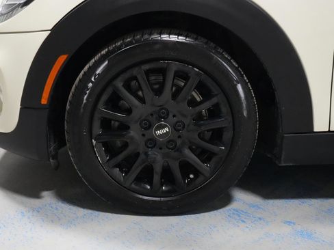 Used 2019 MINI Cooper 4-Door Hardtop image 25