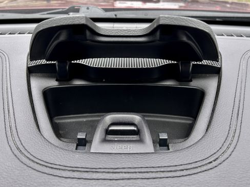 Used 2020 Jeep Cherokee Latitude Plus w/ Cold Weather Group image 29