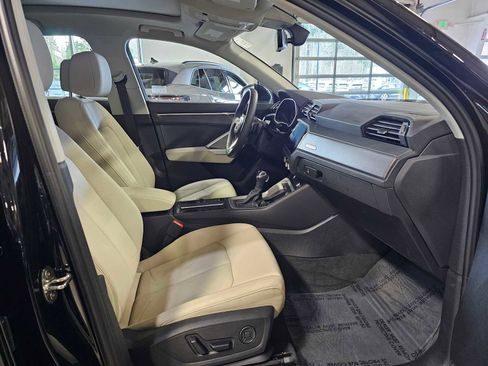 Certified 2025 Audi Q3 2.0T Premium w/ Convenience Package image 10