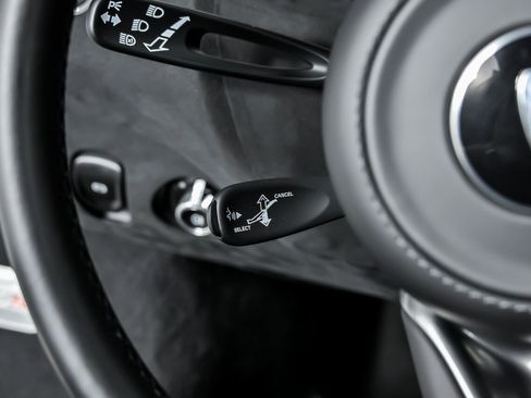 Used 2024 McLaren 750S Spider RWD image 29