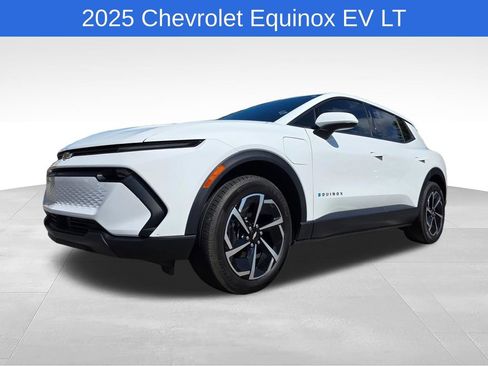 Used 2025 Chevrolet Equinox EV LT FWD image 10