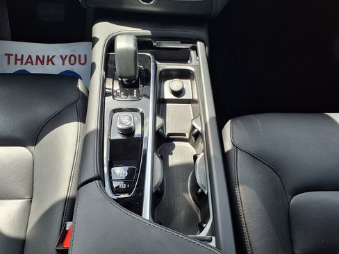Certified 2025 Volvo XC90 B5 Core AWD/4WD image 33