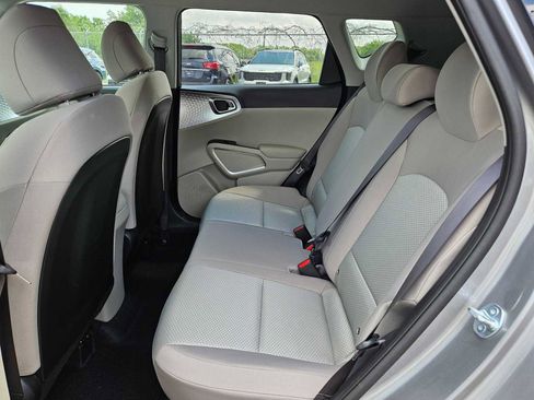 Used 2025 Kia Soul LX FWD image 16