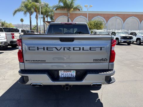 Used 2024 Chevrolet Silverado 1500 High Country w/ High Country Premium Package AWD/4WD image 7