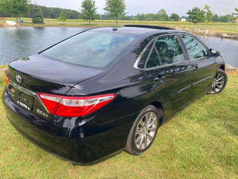 Used 2015 Toyota Camry XLE w/ Moonroof Package image 9