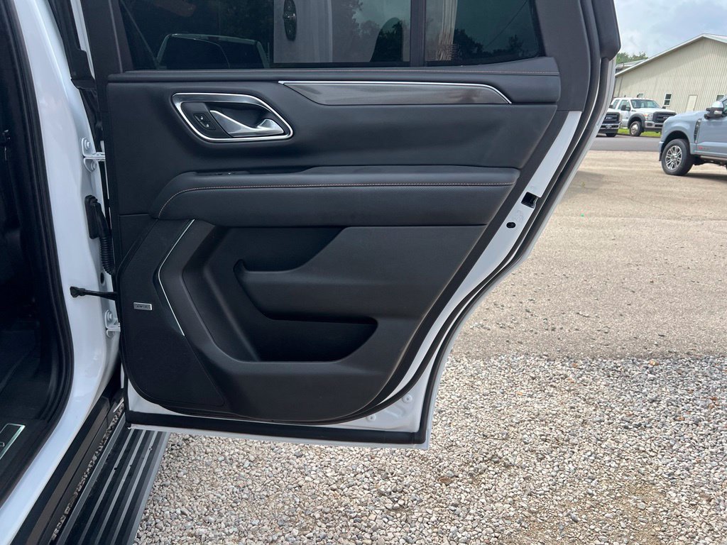 Used 2023 GMC Yukon AT4 w/ AT4 Premium Package AWD/4WD image 19