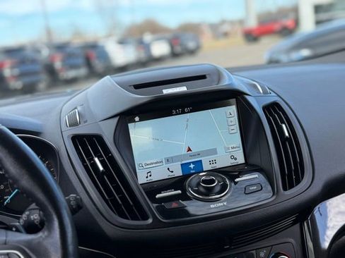 Used 2017 Ford Escape Titanium image 3