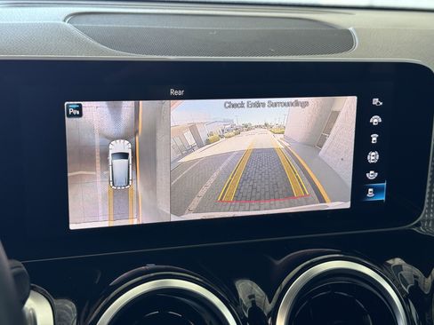 Used 2020 Mercedes-Benz GLB 250 4MATIC image 25