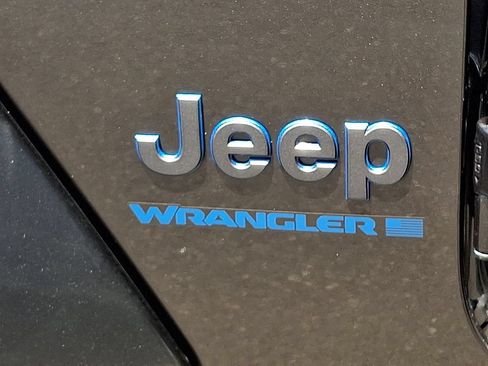 Used 2025 Jeep Wrangler Unlimited Sahara w/ Safety Group AWD/4WD image 30