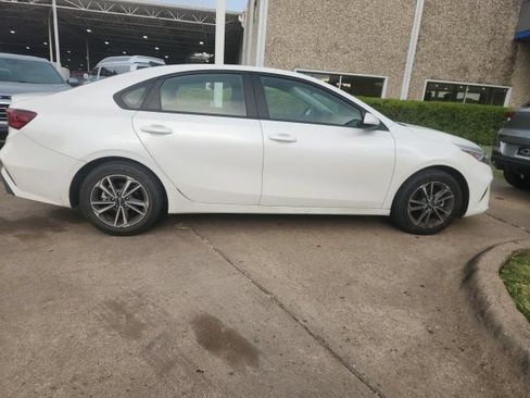 Used 2023 Kia Forte LXS FWD image 5