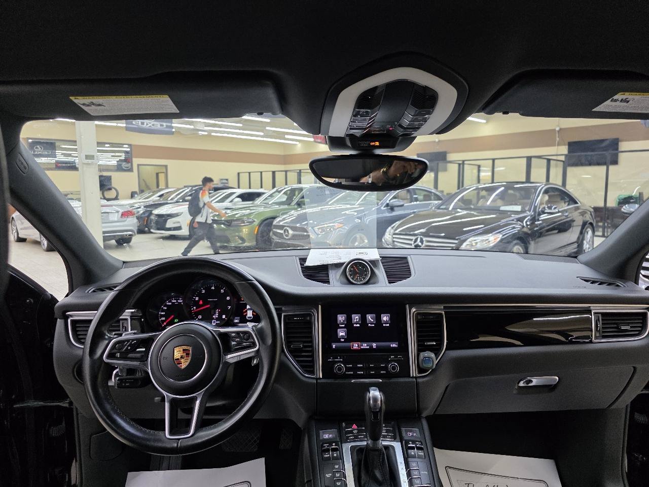 Used 2018 Porsche Macan AWD/4WD image 27
