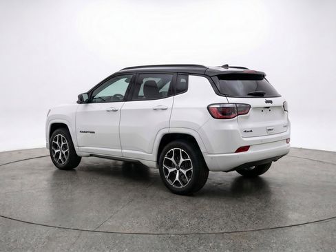 Used 2025 Jeep Compass Limited image 6