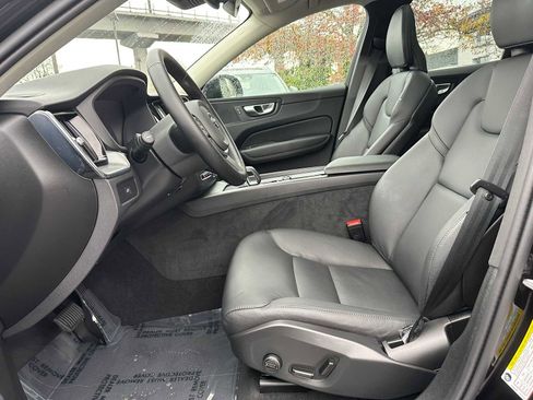 Used 2025 Volvo XC60 B5 Core w/ Protection Package Premier image 19