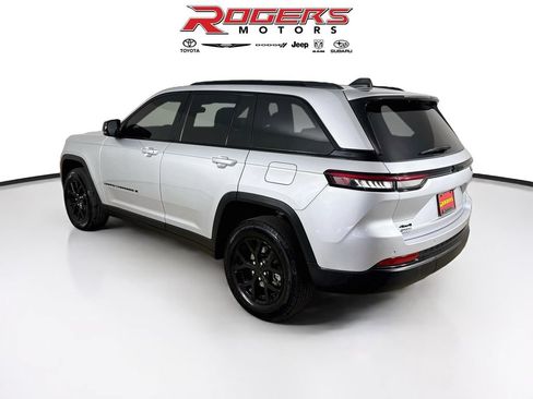 Certified 2024 Jeep Grand Cherokee Altitude AWD/4WD image 6
