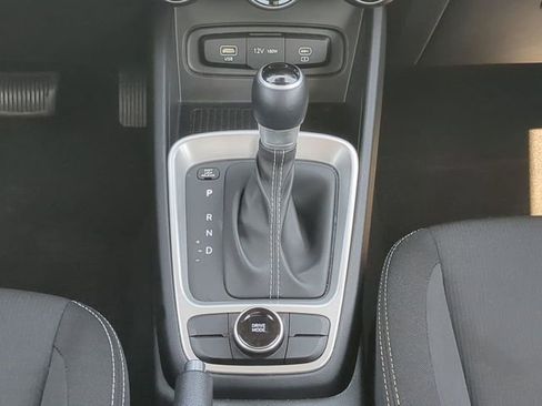 Used 2025 Hyundai Venue SEL FWD image 17