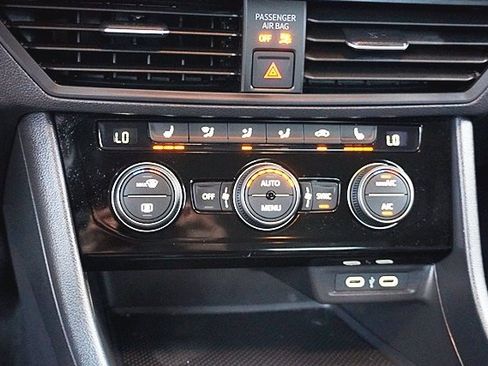 Used 2024 Volkswagen Jetta SE image 26