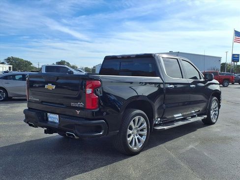 Used 2022 Chevrolet Silverado 1500 High Country w/ Technology Package image 2
