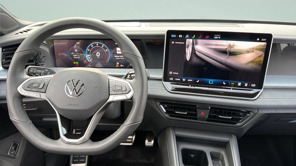 New 2026 Volkswagen Tiguan SE R-Line FWD image 18