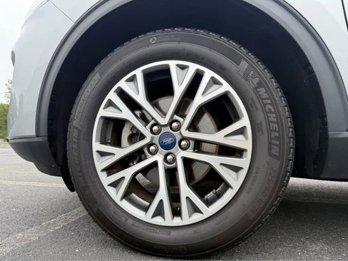 Used 2022 Ford Escape SEL image 9