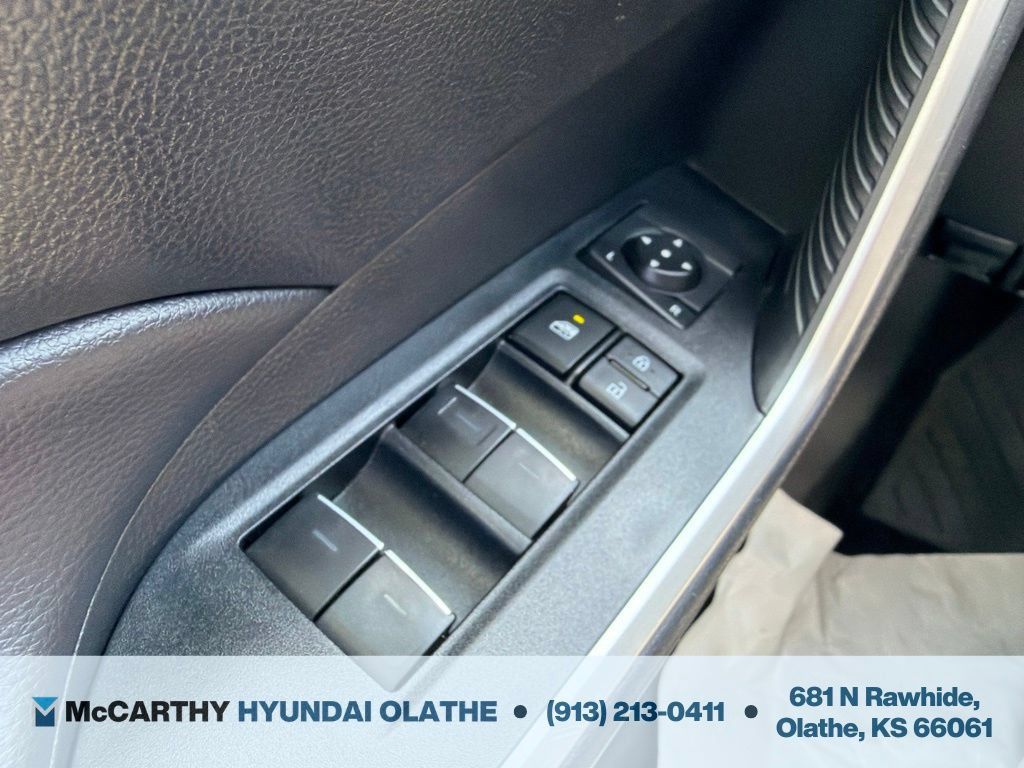 Used 2024 Toyota RAV4 XLE FWD image 28