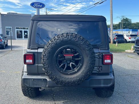 Used 2018 Jeep Wrangler Unlimited Sport S image 4