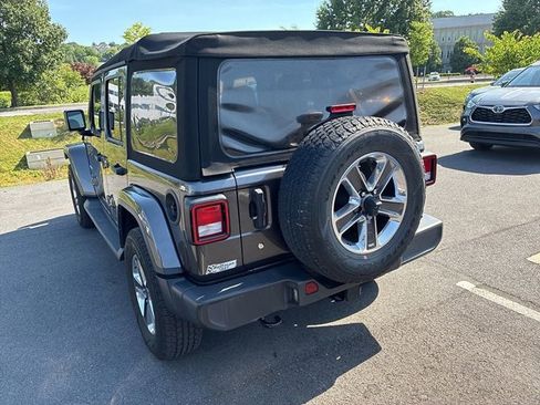 Used 2018 Jeep Wrangler Unlimited Sahara AWD/4WD image 12