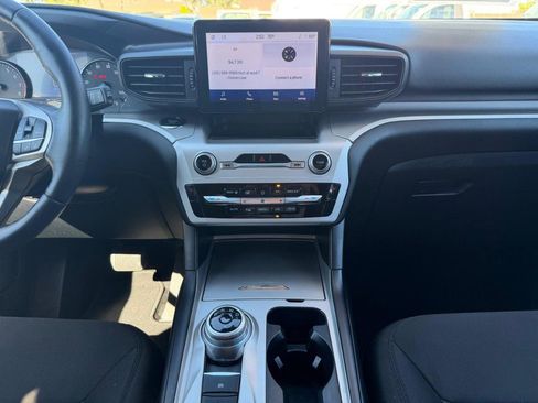 Used 2022 Ford Explorer XLT image 25