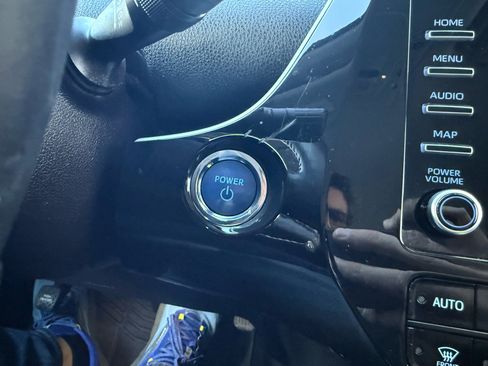 Used 2021 Toyota Prius XLE image 15