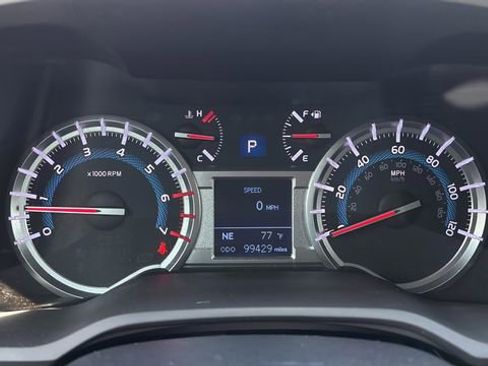 Used 2017 Toyota 4Runner SR5 AWD/4WD image 13