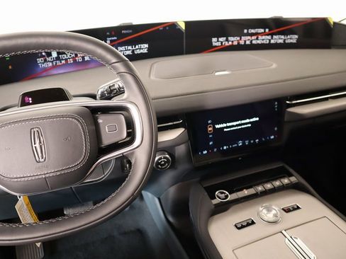 New 2025 Lincoln Navigator Reserve AWD/4WD image 5