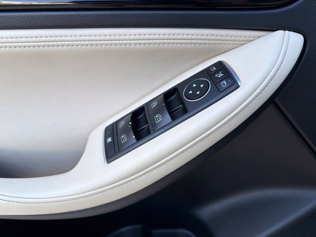 Used 2019 INFINITI QX30 FWD image 19