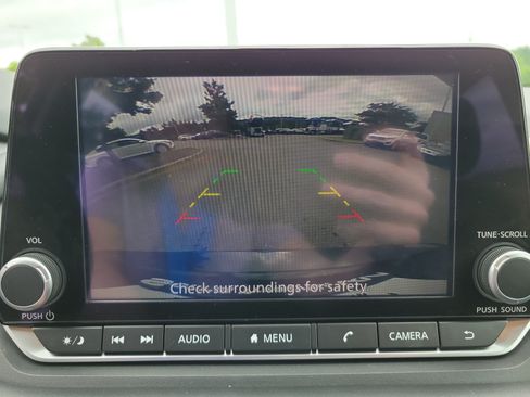 Used 2024 Nissan Rogue S FWD image 10