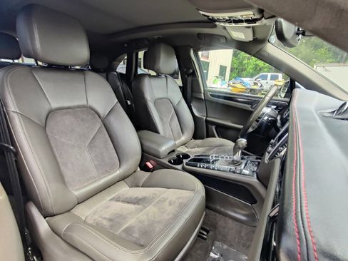 Used 2018 Porsche Macan AWD/4WD image 24