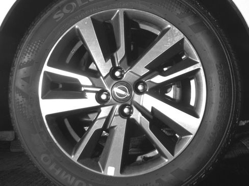 Used 2025 Nissan Versa SV FWD image 13