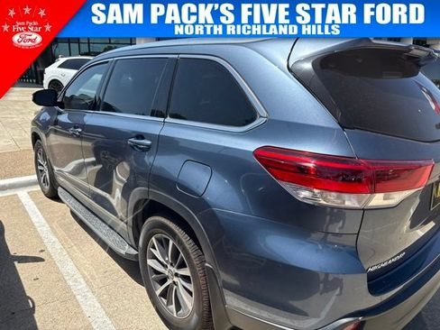 Used 2019 Toyota Highlander XLE FWD image 4