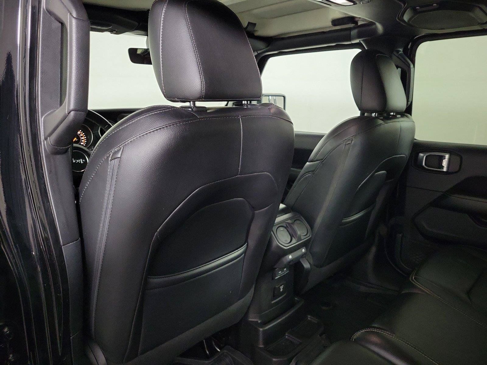 Used 2018 Jeep Wrangler Unlimited Sahara w/ Dual Top Group AWD/4WD image 14
