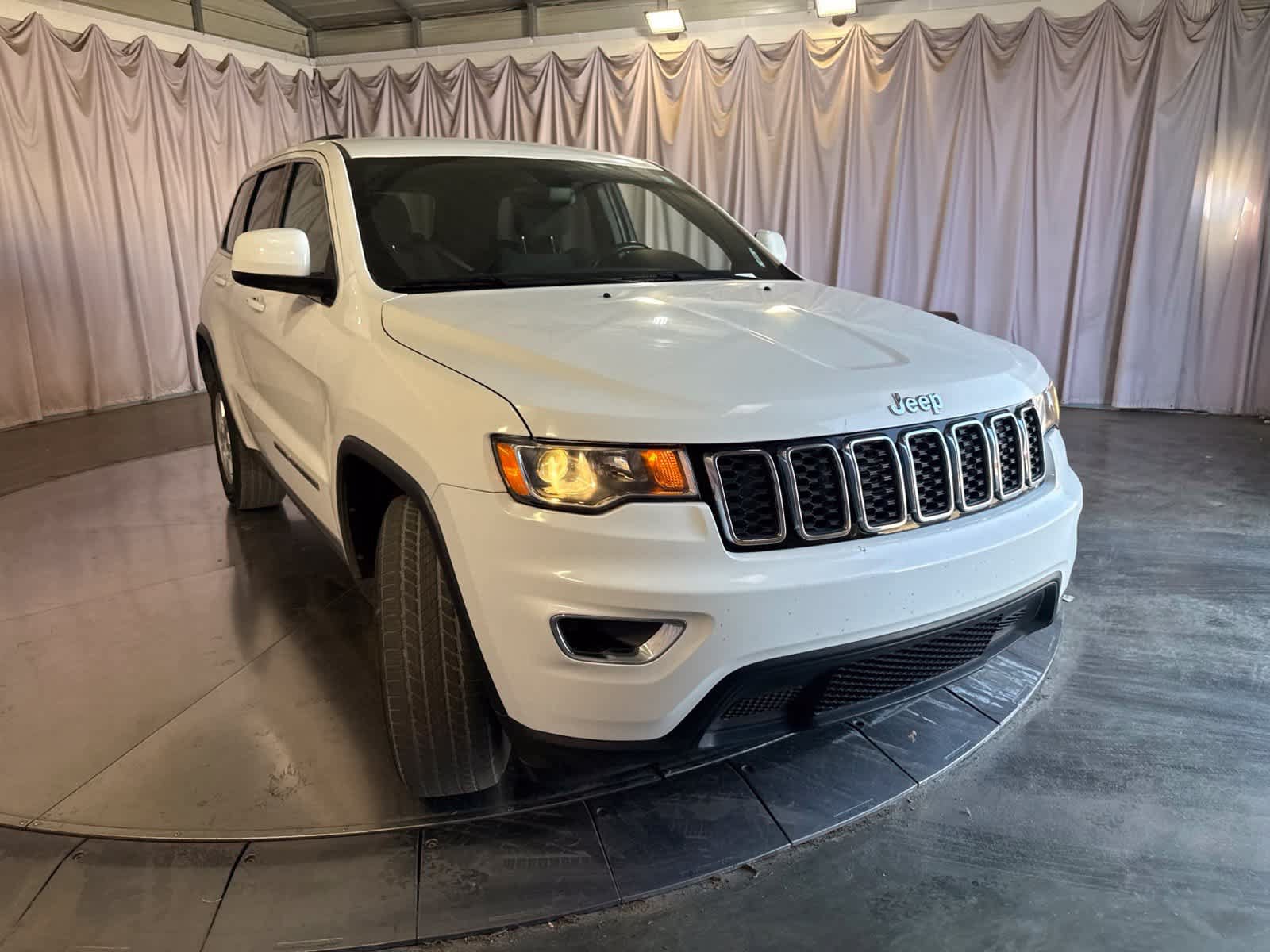 Used 2017 Jeep Grand Cherokee Laredo AWD/4WD image 3