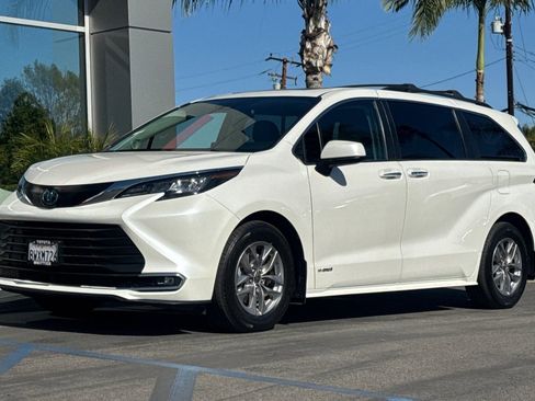 Used 2021 Toyota Sienna XLE w/ XLE Plus Package image 9