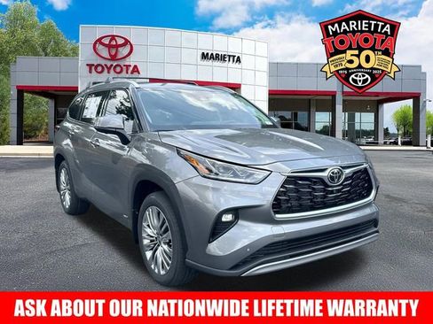 New 2026 Toyota Highlander Platinum AWD/4WD image 1