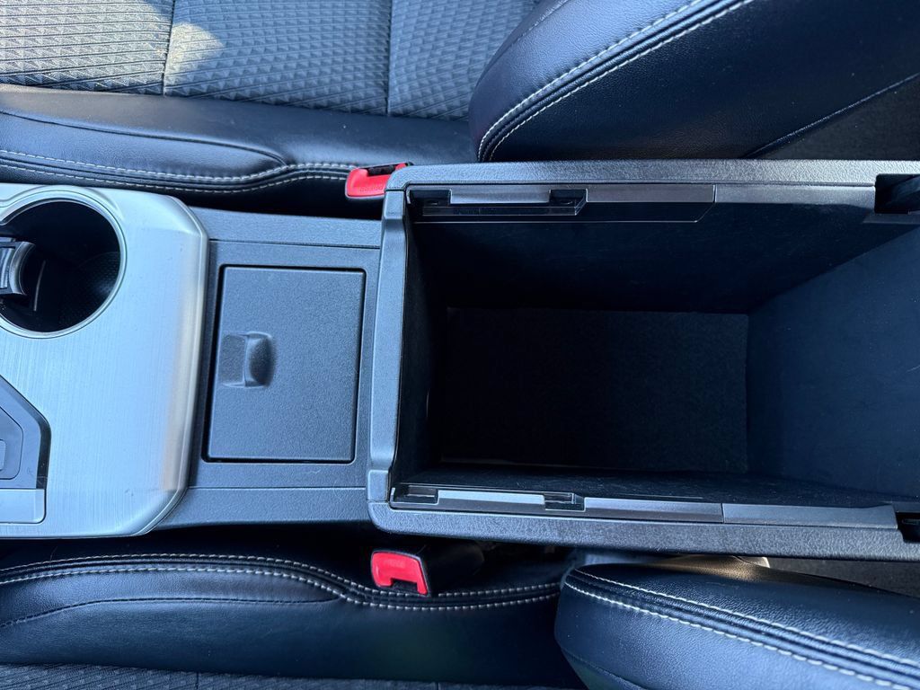 Used 2013 Toyota Camry SE FWD image 29