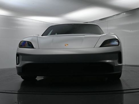 Used 2025 Porsche Taycan image 59