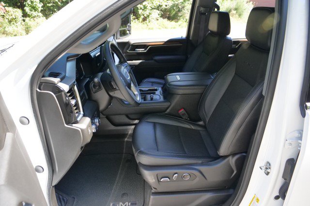 Used 2024 GMC Sierra 2500 Denali AWD/4WD image 3