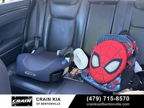 Used 2017 Chrysler 300 C RWD image 18