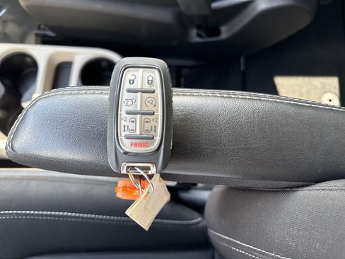 Used 2023 Chrysler Voyager LX FWD image 20